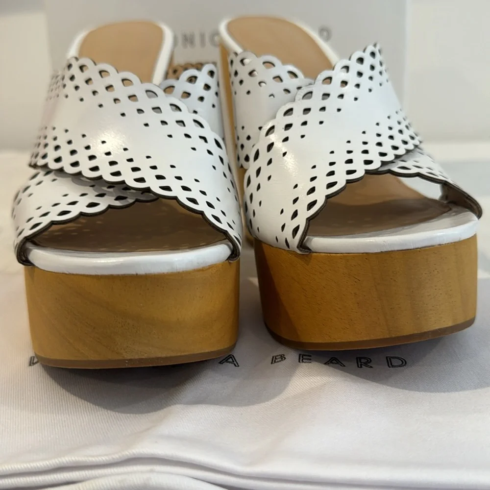 Veronica Beard “Gaynor” Sandals. Ladies 9.5.
